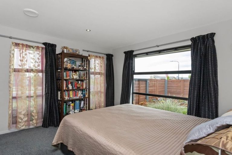 Photo of property in 99 Shillingford Boulevard, Rolleston, 7615