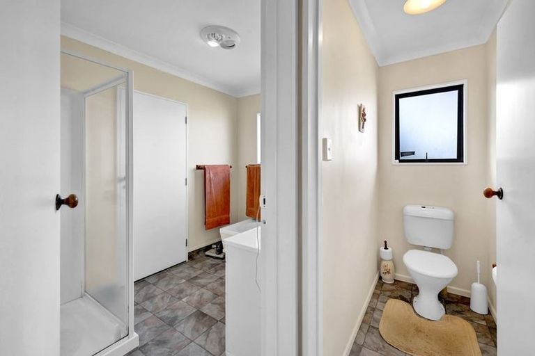 Photo of property in 18 Beech Place, Hawera, 4610