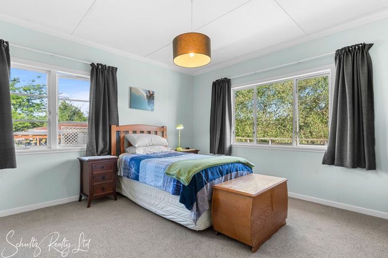 Photo of property in 15 Ash Grove, Maungaturoto, 0520