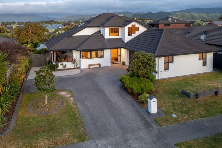 Photo of property in 4 Consort Close, Paraparaumu Beach, Paraparaumu, 5032
