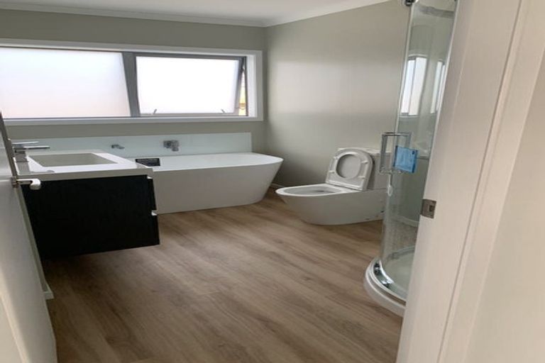 Photo of property in 28 Koru Loop, Paraparaumu, 5032