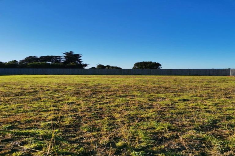 Photo of property in 81 Kaurinui Crescent, One Tree Point, 0118