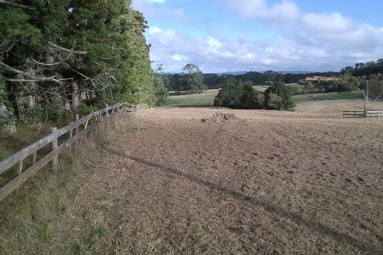 Photo of property in 7 Tawa Road, Kumeu, 0891