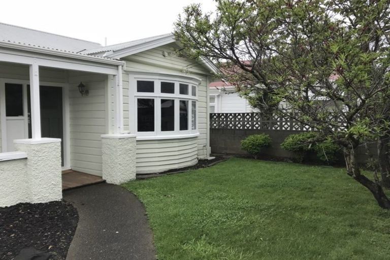 Photo of property in 40 Palm Avenue, Lyall Bay, Wellington, 6022