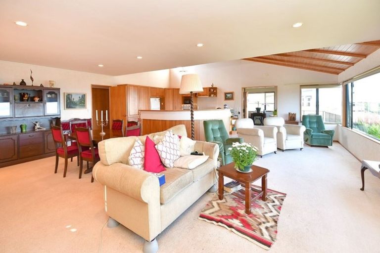 Photo of property in 46 Wade River Road, Stanmore Bay, Whangaparaoa, 0932