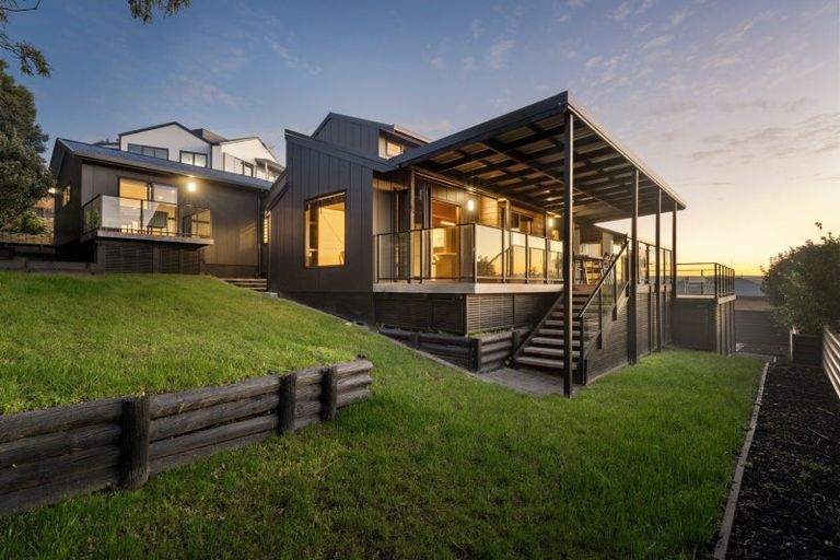 Photo of property in 2 Keam Way, Welcome Bay, Tauranga, 3112