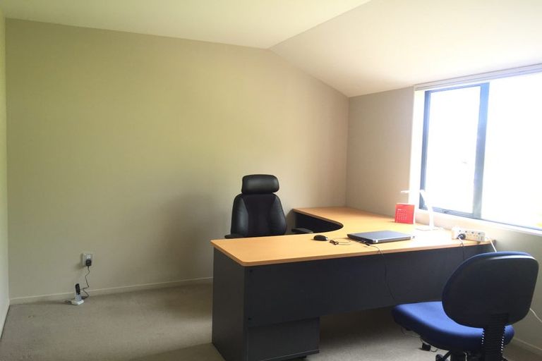 Photo of property in 1 Mana Lane, Pinehill, Auckland, 0632