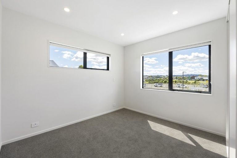 Photo of property in 11 Noel Hayden Street, Takanini, 2112
