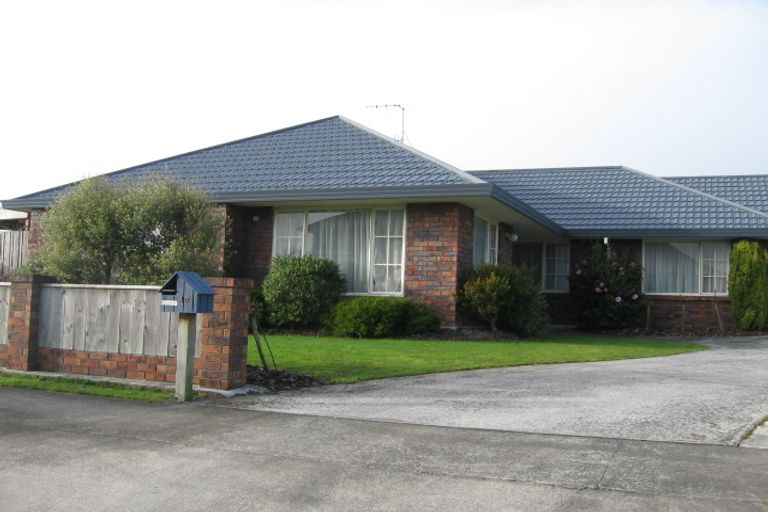 Photo of property in 10 Jasmine Place, Fitzherbert, Palmerston North, 4410