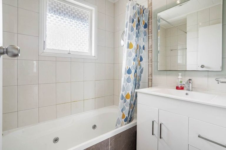 Photo of property in 15 Cherry Road, Bucklands Beach, Auckland, 2014