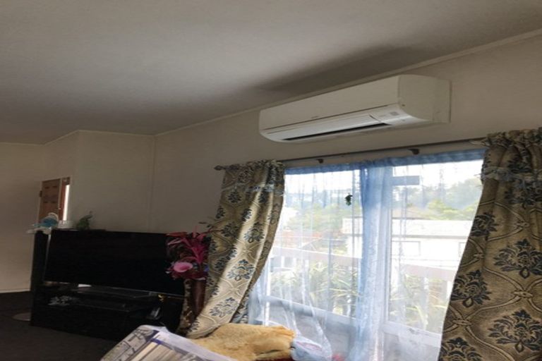 Photo of property in 33 Addison Drive, Glendene, Auckland, 0602