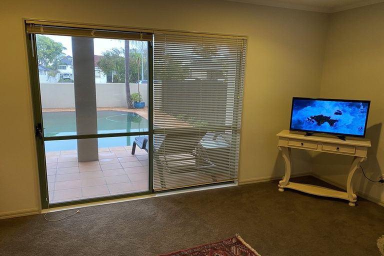 Photo of property in 38 Hattaway Avenue, Bucklands Beach, Auckland, 2012