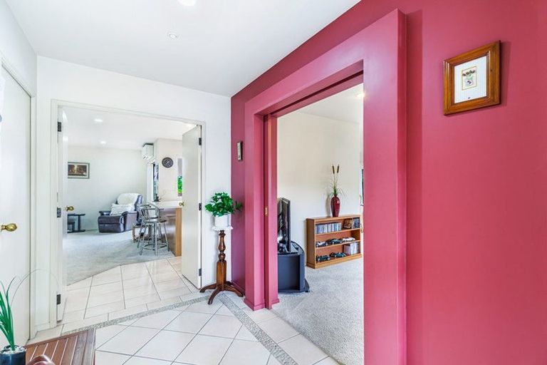 Photo of property in 8 Toledo Avenue, Henderson, Auckland, 0612