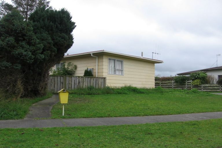 Photo of property in 37 Hillcrest Drive, Kelvin Grove, Palmerston North, 4414
