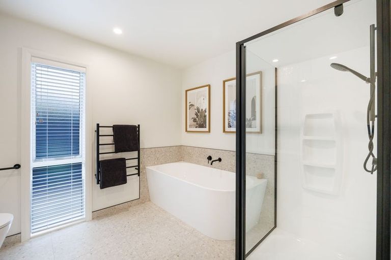 Photo of property in 15 Samuel Place, Terrace End, Palmerston North, 4410