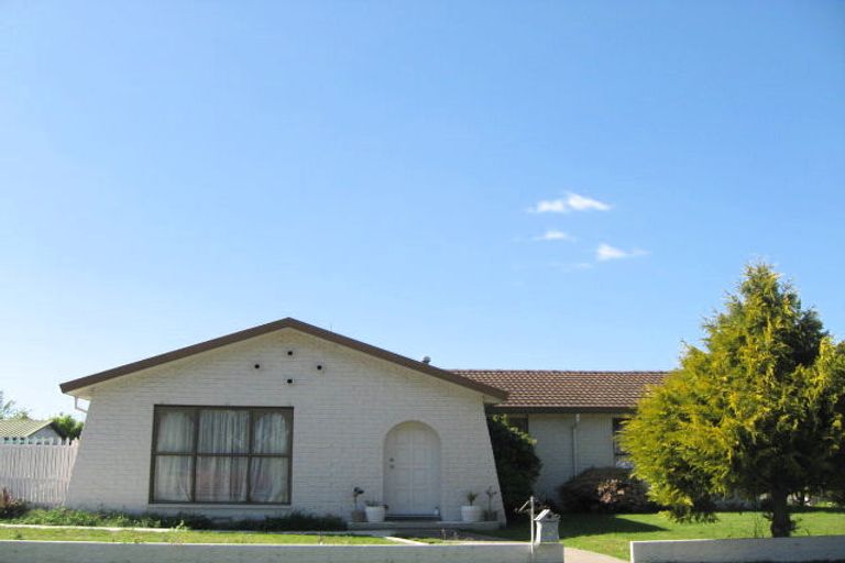 Photo of property in 10 Jenkins Avenue, Redwood, Christchurch, 8051