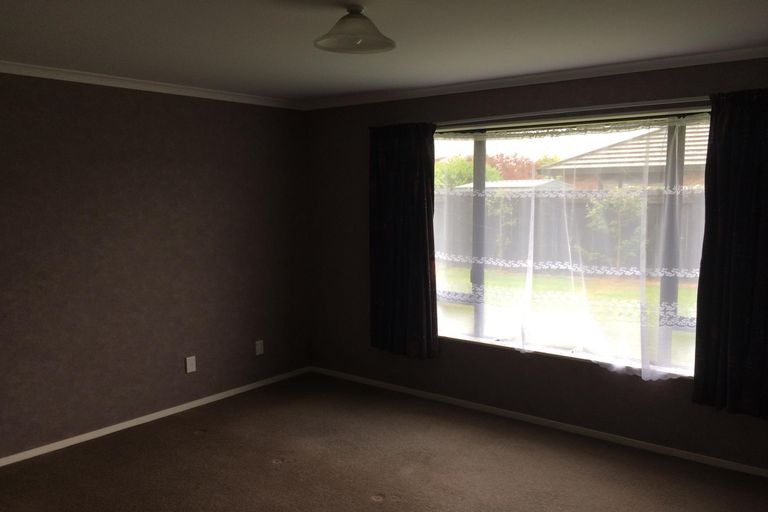 Photo of property in 4 Boston Parade, Kelvin Grove, Palmerston North, 4414