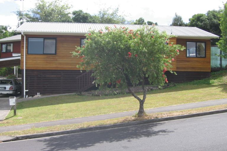 Photo of property in 2/13 Witheford Drive, Bayview, Auckland, 0629
