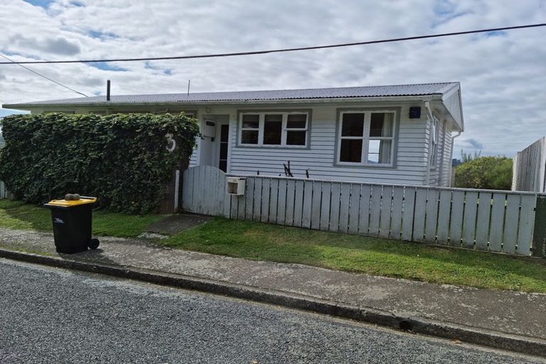 Photo of property in 3 Voltaire Street, Karori, Wellington, 6012