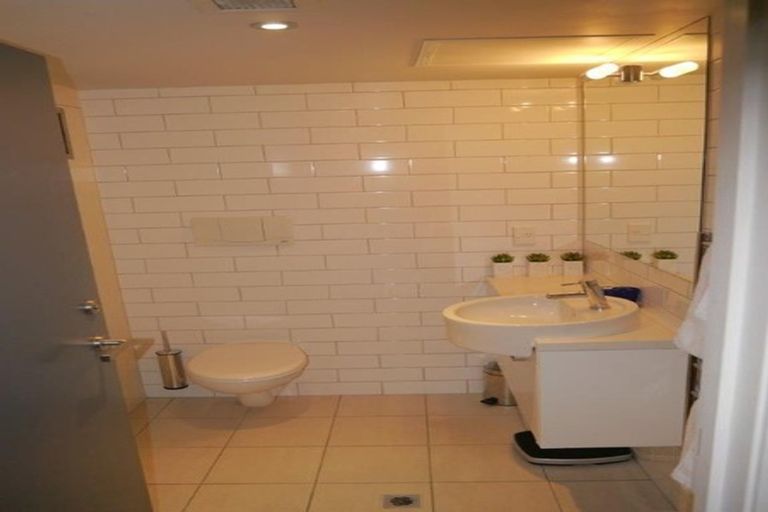 Photo of property in The Capital, 28/370 Oriental Parade, Oriental Bay, Wellington, 6011