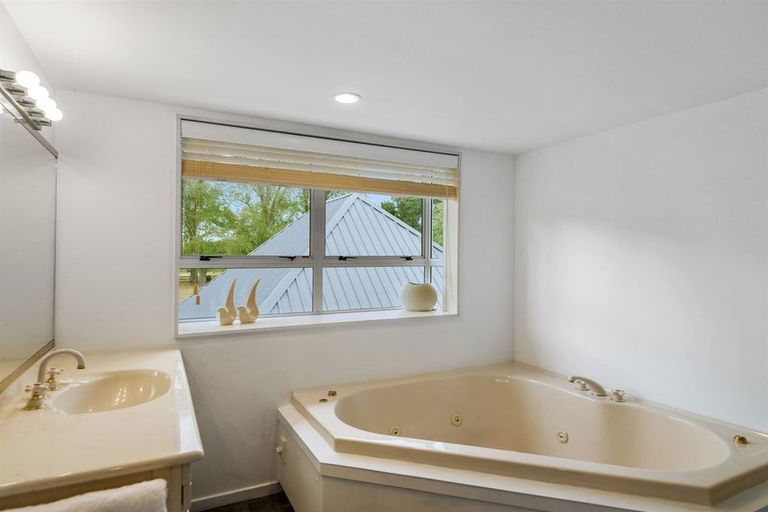 Photo of property in 533 Yaldhurst Road, Yaldhurst, Christchurch, 7676