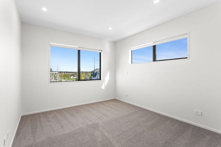 Photo of property in 36 Viridian Avenue, Rosehill, Papakura, 2113