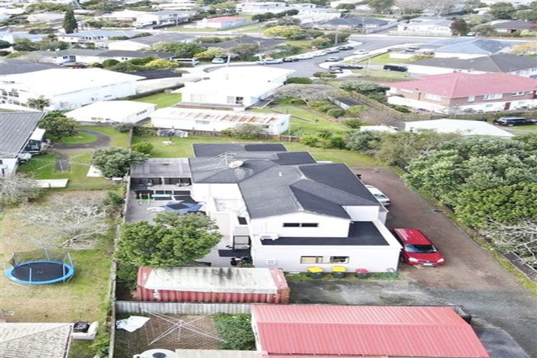 Photo of property in 7 Taha Road, Te Atatu South, Auckland, 0610