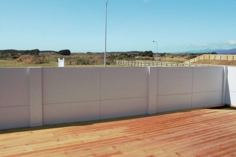 Photo of property in 4 Seagrass Place, Otaki Beach, Otaki, 5512