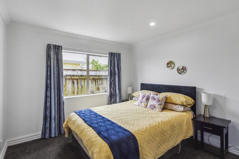 Photo of property in 35 Holcombe Drive, Paraparaumu, 5032