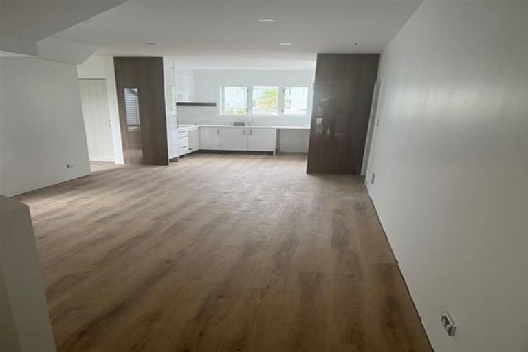 Photo of property in 25 Stitchbird Crescent, Papakura, 2110