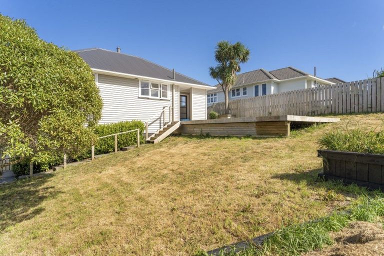 Photo of property in 19 Taupiri Crescent, Titahi Bay, Porirua, 5022