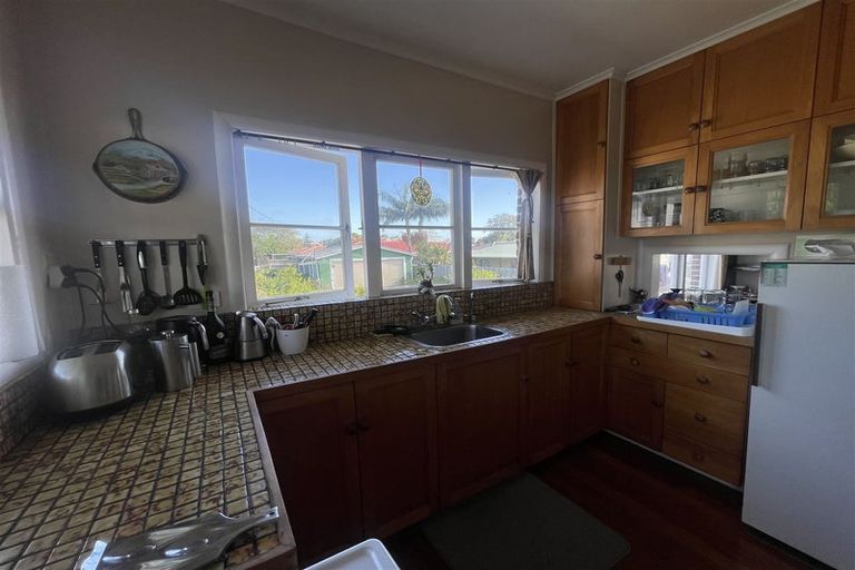 Photo of property in 90 Roberts Road, Te Atatu South, Auckland, 0610