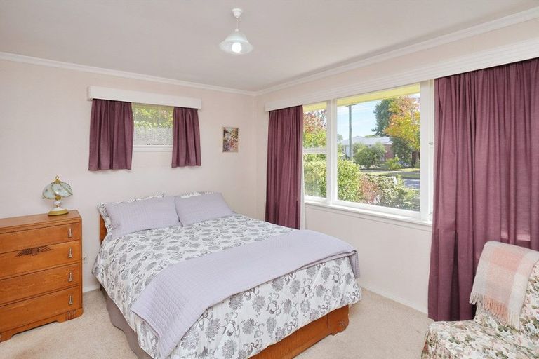 Photo of property in 5 Ron Place, Bishopdale, Christchurch, 8051