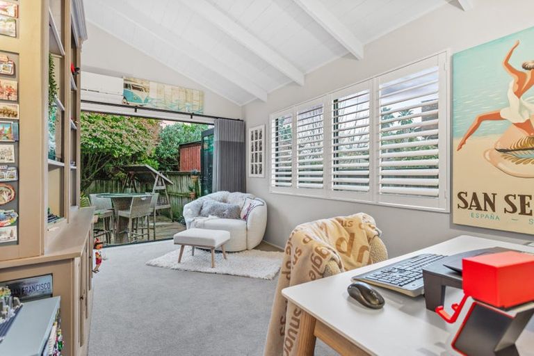 Photo of property in 1/6 Oystergrove Road, West Harbour, Auckland, 0618