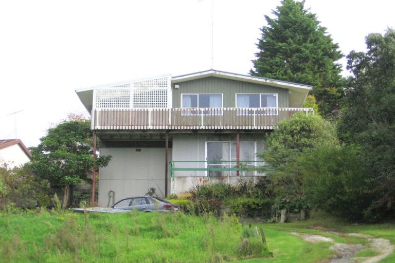 Photo of property in 16 Maori Hut Road, Red Beach, 0932