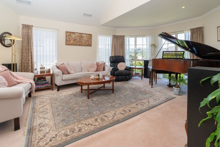 Photo of property in 2 Derry Hill, Churton Park, Wellington, 6037