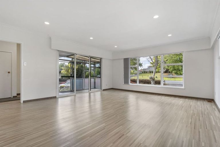 Photo of property in 176 Edmonton Road, Te Atatu South, Auckland, 0610