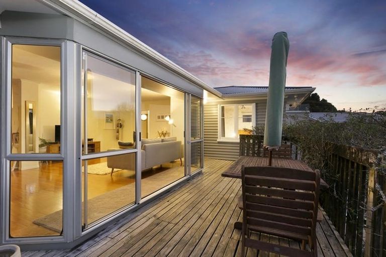 Photo of property in 23 Highland Avenue, Titirangi, Auckland, 0604