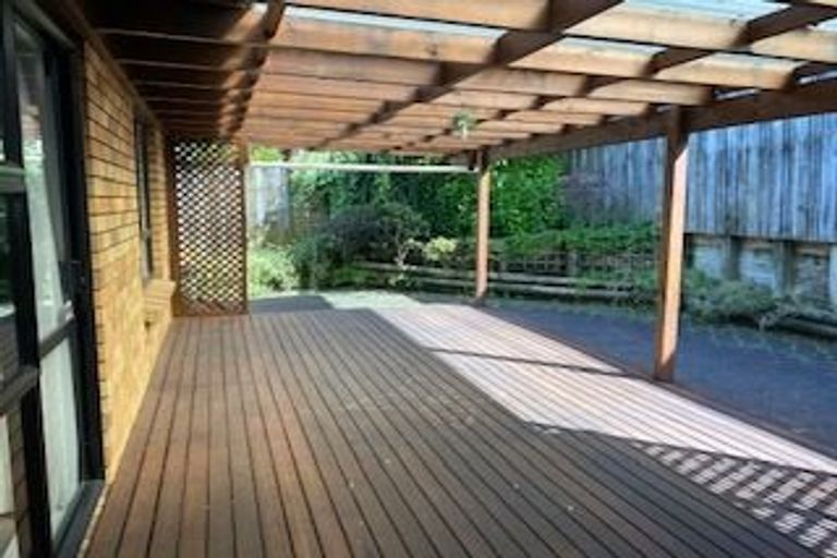 Photo of property in 1 Spears Place, Botany Downs, Auckland, 2010