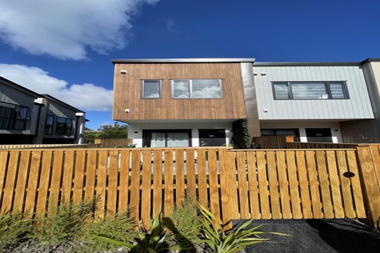 Photo of property in 132 Tiriwa Drive, Massey, Auckland, 0614