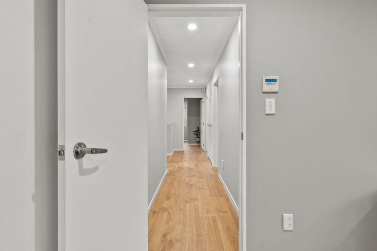 Photo of property in 6 Phar Lap Crescent, Takanini, 2112