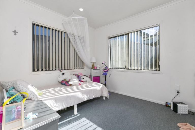 Photo of property in 37 Heathglen Place, Bayview, Auckland, 0629