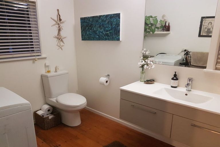 Photo of property in 46 Beach Haven Road, Beach Haven, Auckland, 0626