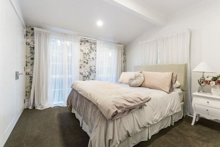 Photo of property in 1 Almond Grove, Greenhithe, Auckland, 0632