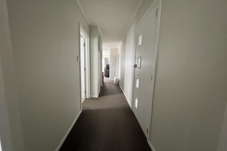 Photo of property in 1 Gaede Terrace, Sunnyvale, Auckland, 0612
