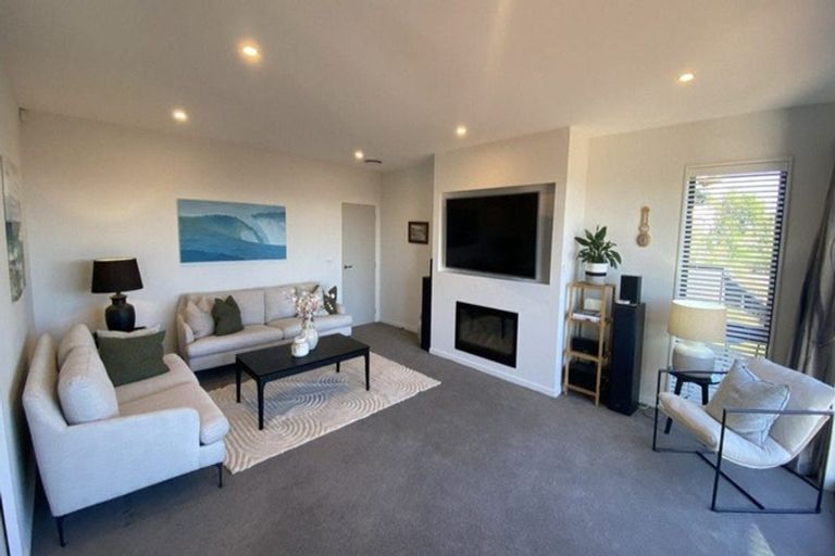 Photo of property in 3 Stoneyridge Close, Mount Pleasant, Christchurch, 8081