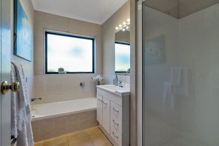 Photo of property in 11 Coleraine Place, East Tamaki, Auckland, 2016