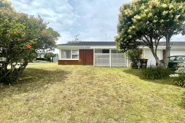 Photo of property in 1/2 Yacht Place, Bucklands Beach, Auckland, 2012