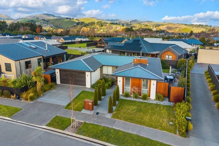 Photo of property in 8 Irvines Track, Halswell, Christchurch, 8025