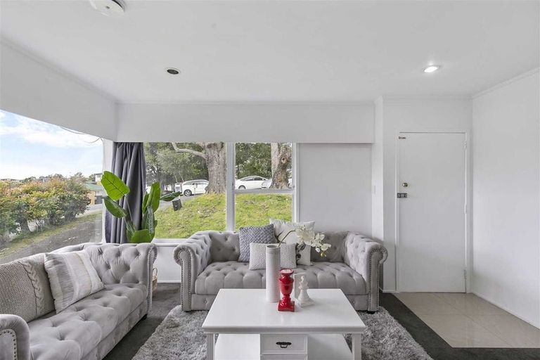 Photo of property in 2/16 Diana Drive, Glenfield, Auckland, 0627